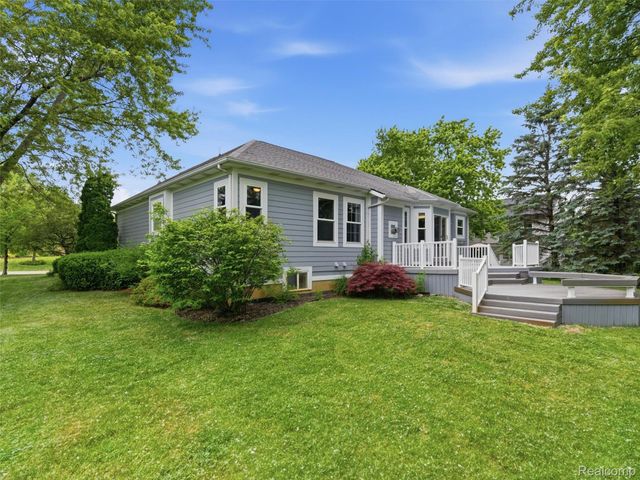 12311 Water Greens Court, Fenton Charter Township, MI 48430