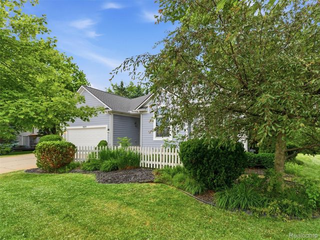 12311 Water Greens Court, Fenton Charter Township, MI 48430