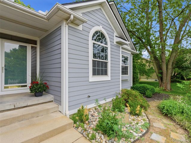 12311 Water Greens Court, Fenton Charter Township, MI 48430