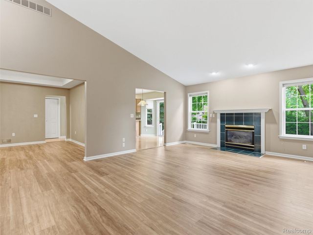 12311 Water Greens Court, Fenton Charter Township, MI 48430