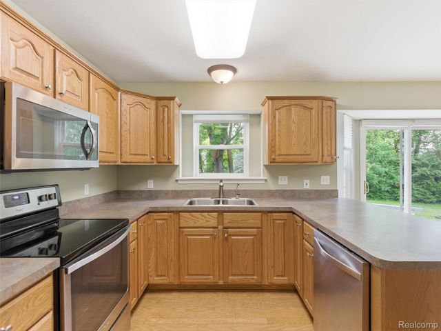 12311 Water Greens Court, Fenton Charter Township, MI 48430