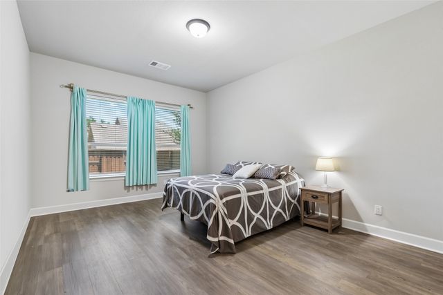 1812 Leo Drive, Van Alstyne, TX 75495