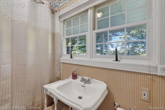 864 E Lovejoy Road, Cohoctah Township, MI 48418