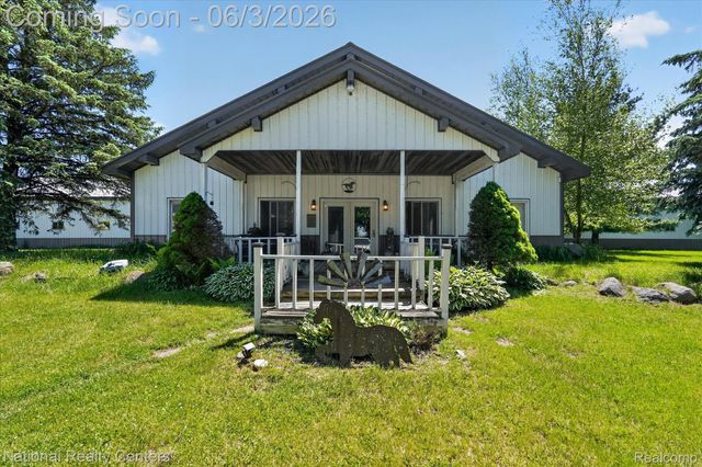 864 E Lovejoy Road, Cohoctah Township, MI 48418
