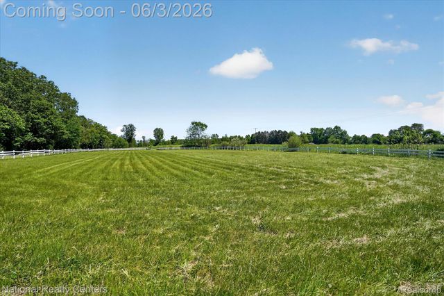 864 E Lovejoy Road, Cohoctah Township, MI 48418