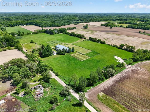 864 E Lovejoy Road, Cohoctah Township, MI 48418