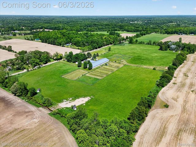 864 E Lovejoy Road, Cohoctah Township, MI 48418