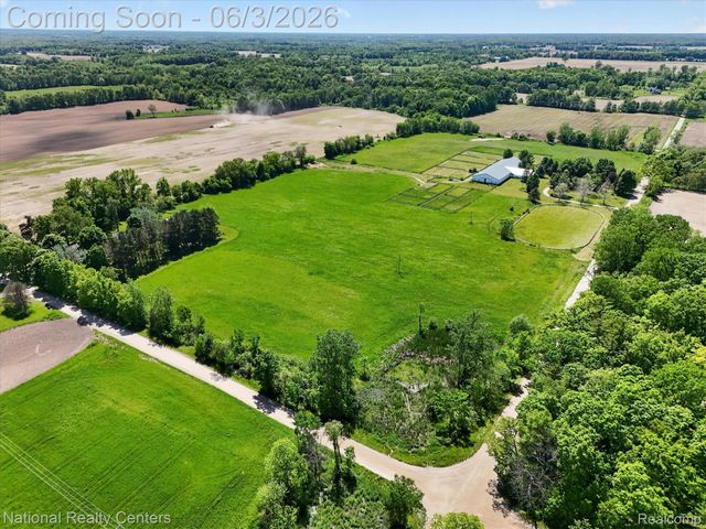 864 E Lovejoy Road, Cohoctah Township, MI 48418