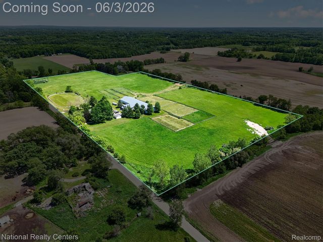 864 E Lovejoy Road, Cohoctah Township, MI 48418
