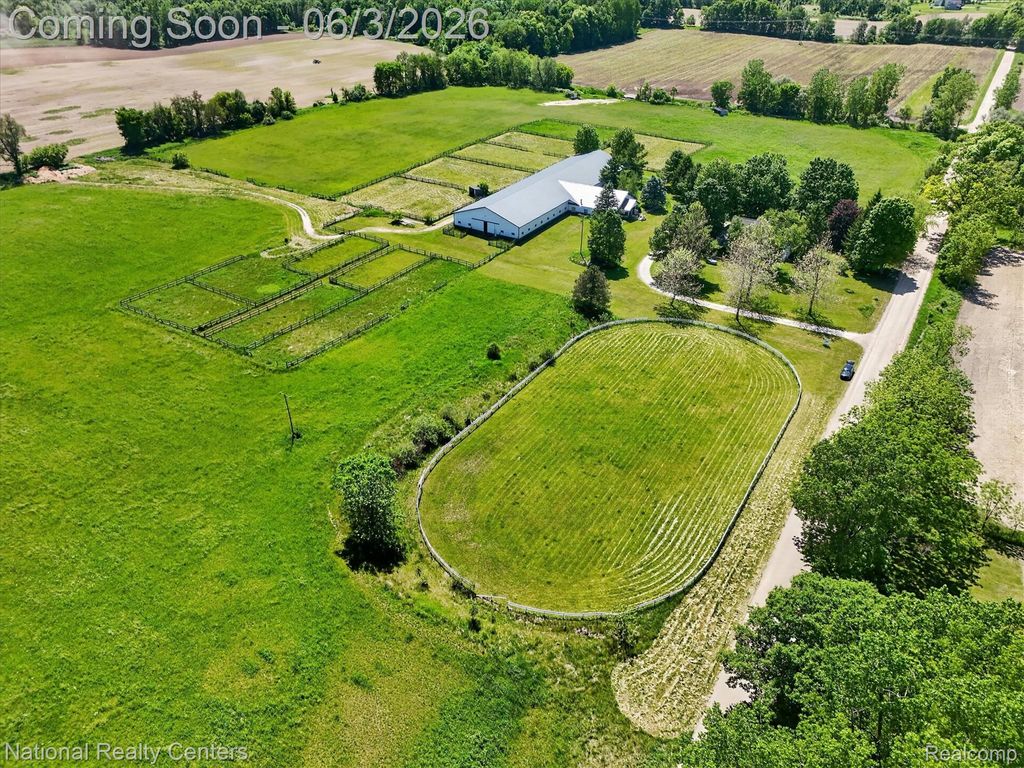 864 E Lovejoy Road, Cohoctah Township, MI 48418