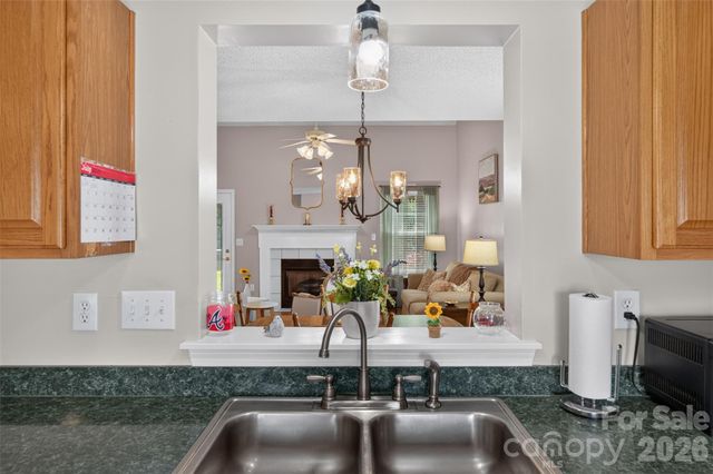 806 20th Avenue Place SE, Hickory, NC 28602