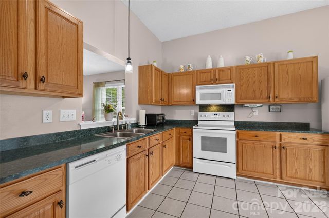 806 20th Avenue Place SE, Hickory, NC 28602