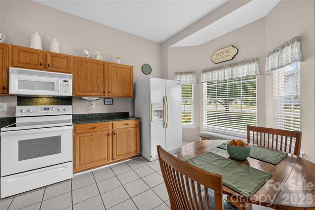 806 20th Avenue Place SE, Hickory, NC 28602