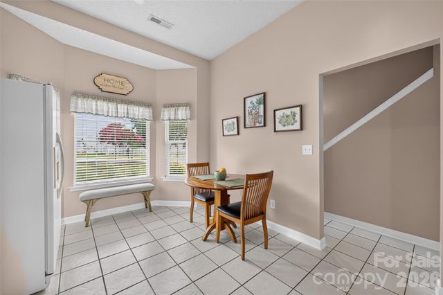 806 20th Avenue Place SE, Hickory, NC 28602