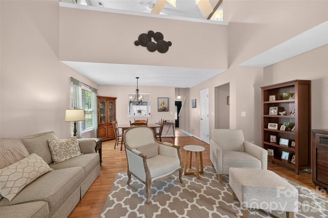 806 20th Avenue Place SE, Hickory, NC 28602