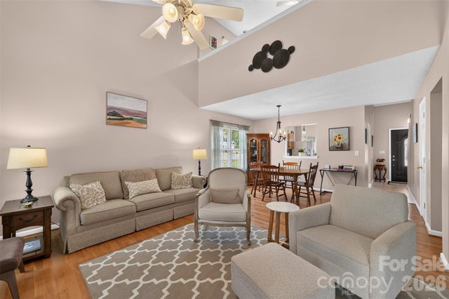 806 20th Avenue Place SE, Hickory, NC 28602