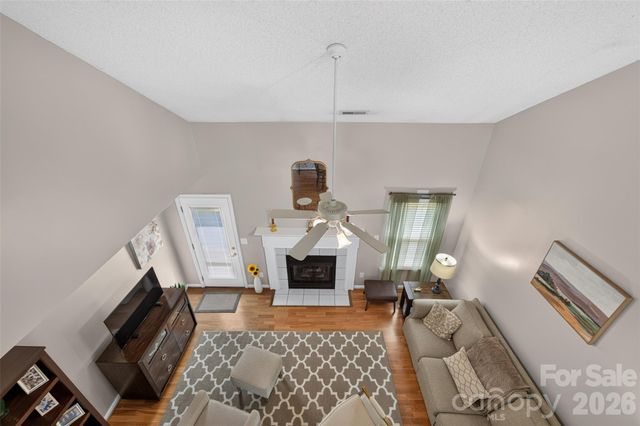 806 20th Avenue Place SE, Hickory, NC 28602