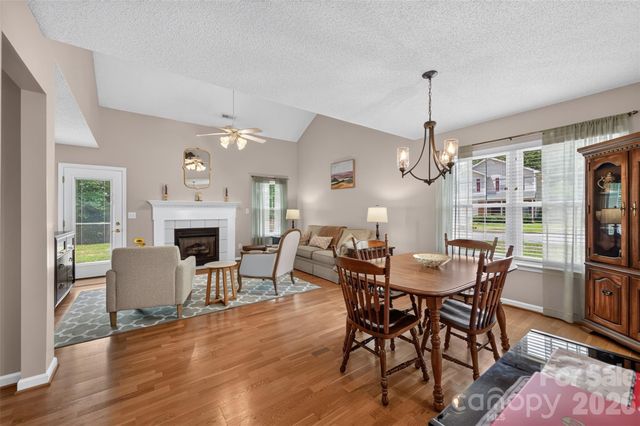 806 20th Avenue Place SE, Hickory, NC 28602