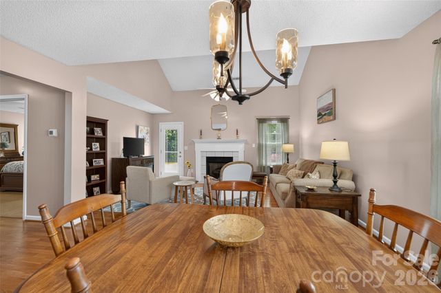 806 20th Avenue Place SE, Hickory, NC 28602