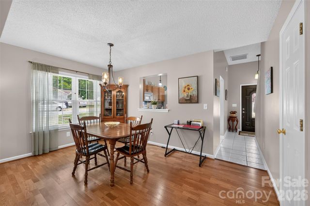 806 20th Avenue Place SE, Hickory, NC 28602