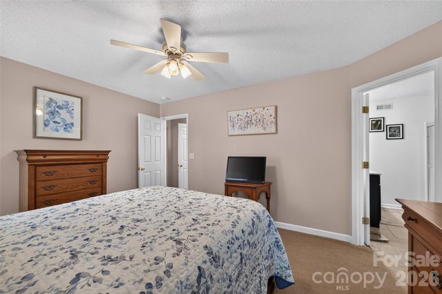 806 20th Avenue Place SE, Hickory, NC 28602