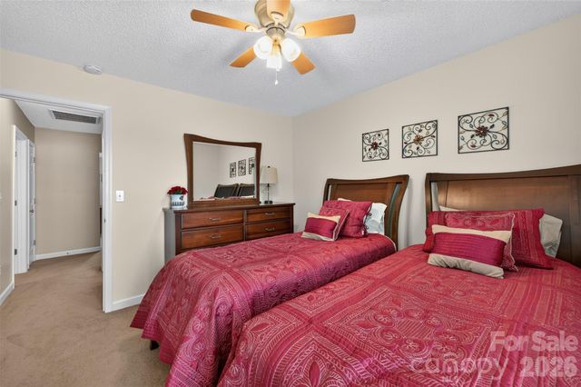 806 20th Avenue Place SE, Hickory, NC 28602
