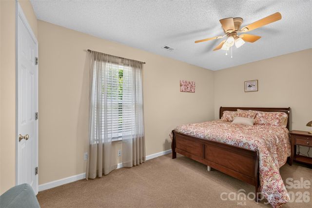 806 20th Avenue Place SE, Hickory, NC 28602