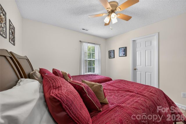 806 20th Avenue Place SE, Hickory, NC 28602