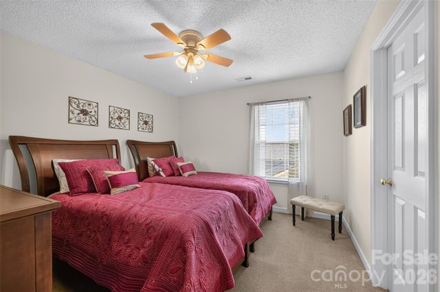 806 20th Avenue Place SE, Hickory, NC 28602