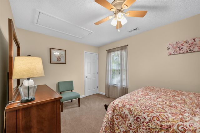 806 20th Avenue Place SE, Hickory, NC 28602