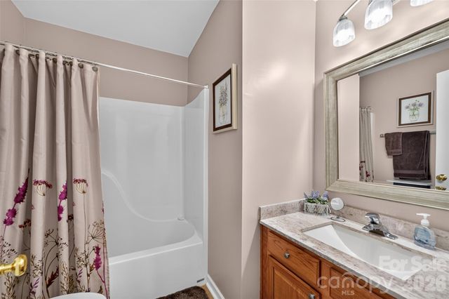 806 20th Avenue Place SE, Hickory, NC 28602