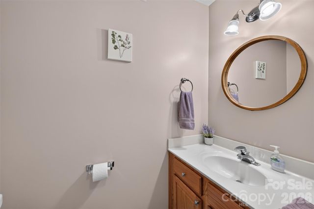 806 20th Avenue Place SE, Hickory, NC 28602