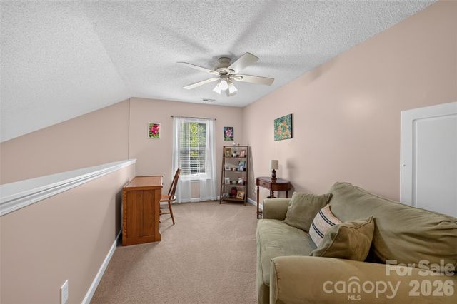 806 20th Avenue Place SE, Hickory, NC 28602