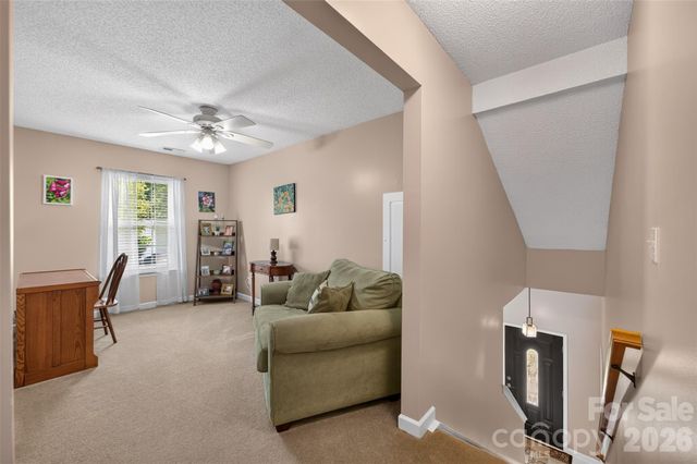 806 20th Avenue Place SE, Hickory, NC 28602