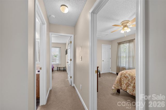 806 20th Avenue Place SE, Hickory, NC 28602