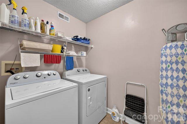806 20th Avenue Place SE, Hickory, NC 28602