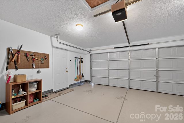 806 20th Avenue Place SE, Hickory, NC 28602