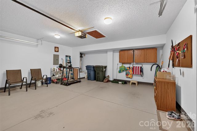 806 20th Avenue Place SE, Hickory, NC 28602