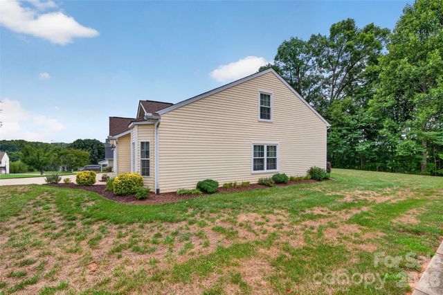 806 20th Avenue Place SE, Hickory, NC 28602
