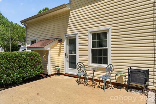 806 20th Avenue Place SE, Hickory, NC 28602