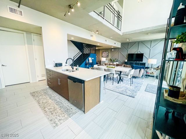 353 East Bonneville Avenue 1406, Las Vegas, NV 89101