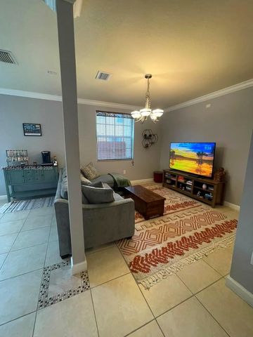 9217 SW 227th St 12, Cutler Bay, FL 33190