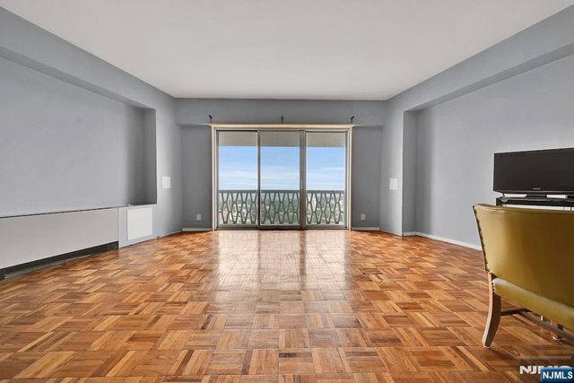 2000 Linwood Avenue 23E, Fort Lee, NJ 07024