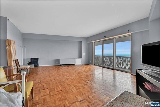 2000 Linwood Avenue 23E, Fort Lee, NJ 07024