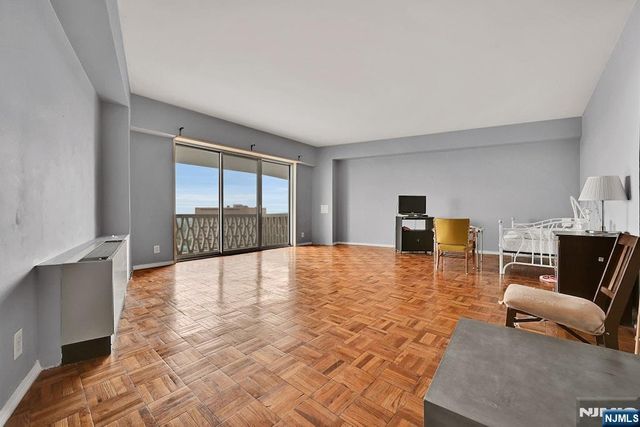 2000 Linwood Avenue 23E, Fort Lee, NJ 07024