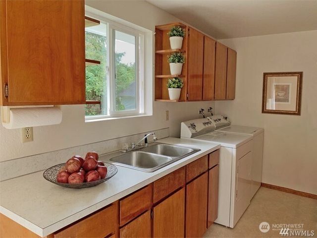 2119 SW Cloverdale Street, Seattle, WA 98106