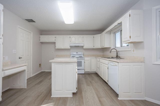 1502 S 17th Avenue, Ozark, MO 65721