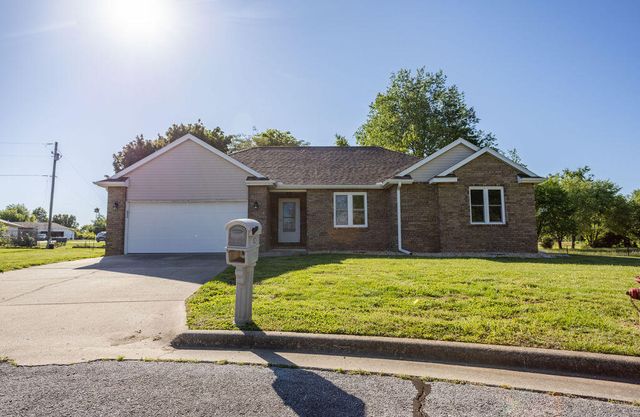 1502 S 17th Avenue, Ozark, MO 65721