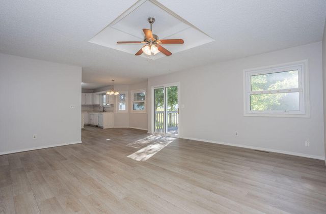 1502 S 17th Avenue, Ozark, MO 65721
