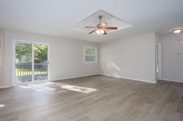 1502 S 17th Avenue, Ozark, MO 65721